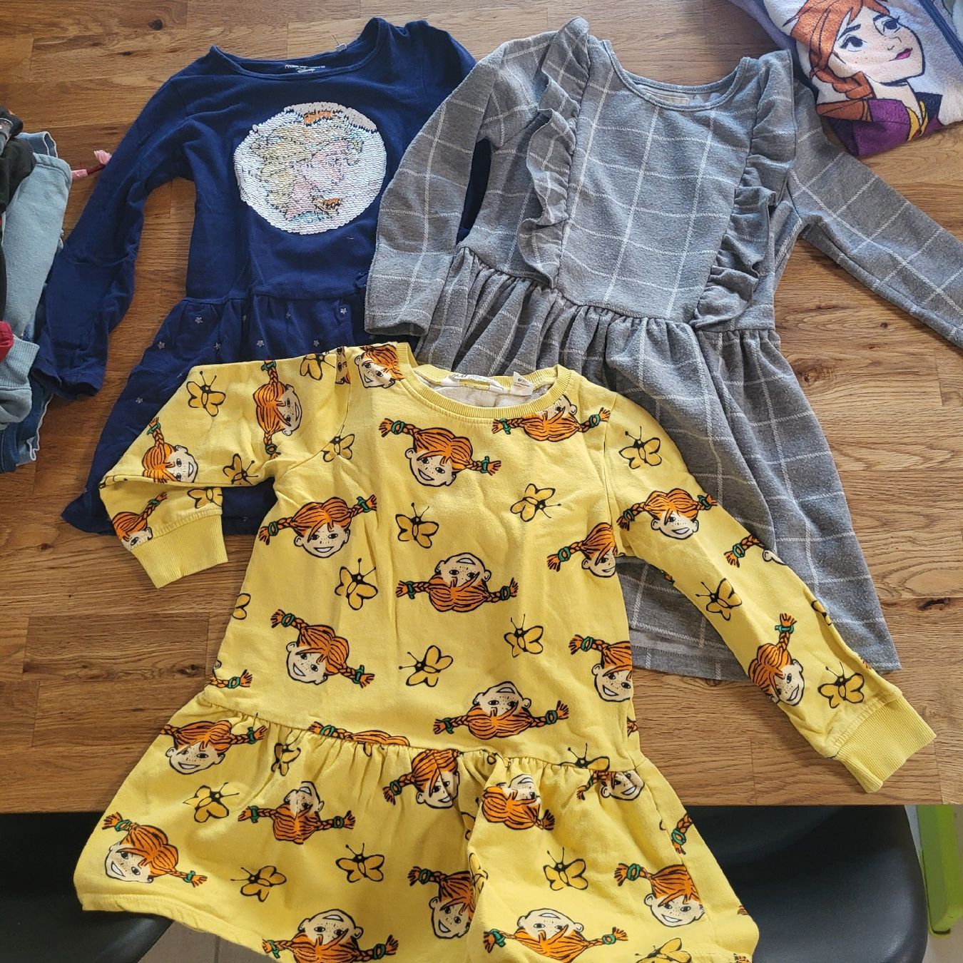 Lotti & Set di vestiti: Mädchen Kleiderpaket Grösse 122/128 – Usato da Arth venduto da BaMiLiScH 6