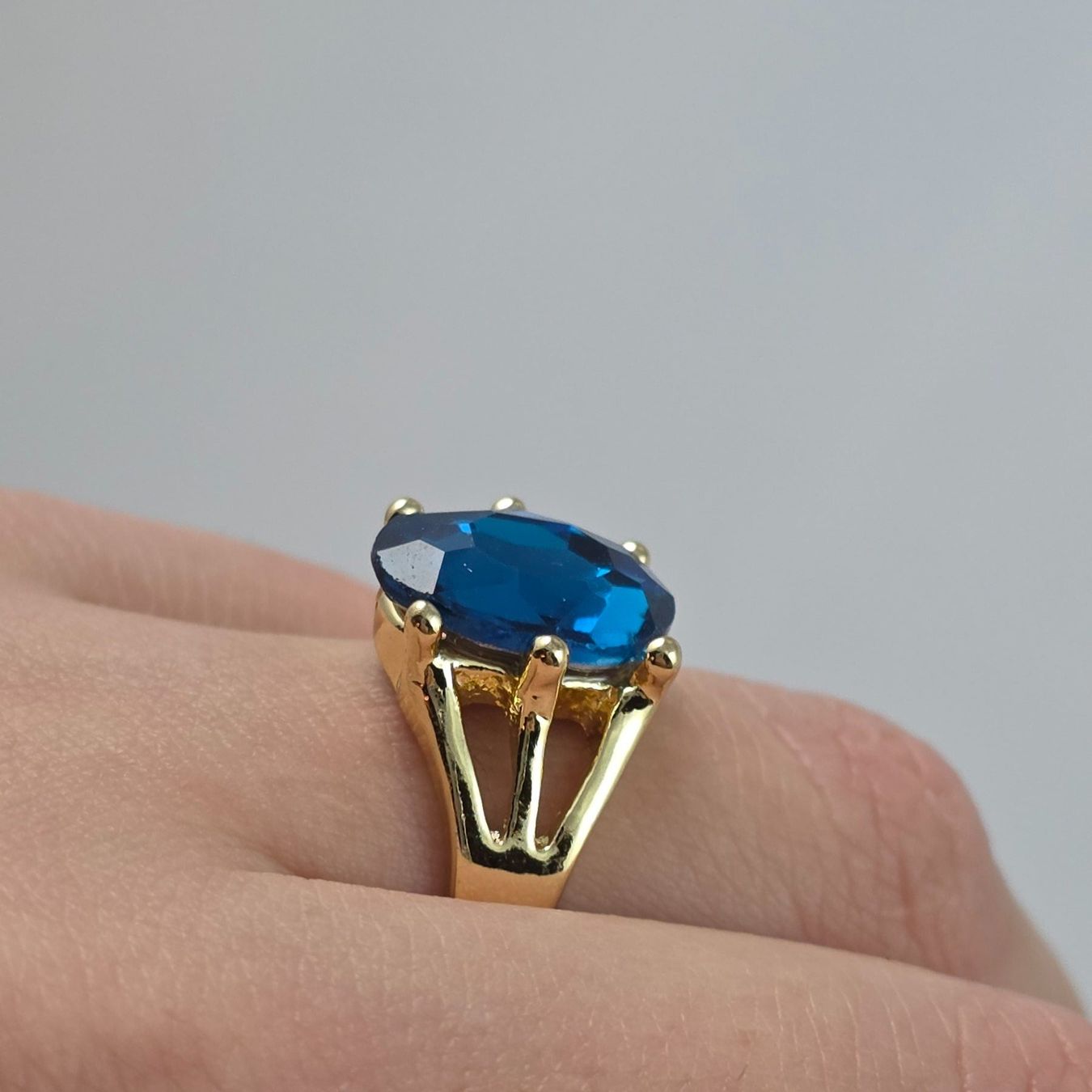 Anelli: Goldfarbener Ring blauer Stein M/L       704 – Usato da Wald ZH venduto da Martin79 5