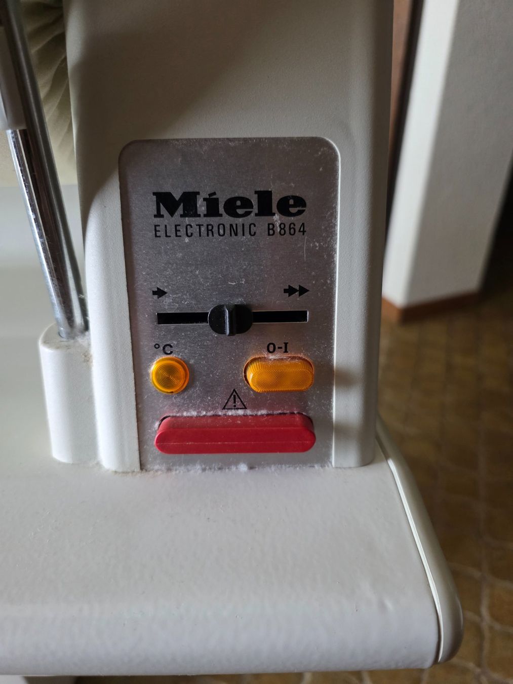 Miele Assi da stiro: Repasseuse à rouleau Miele Electronic B 864 pliante – Usato da Bevaix venduto da Louloup11 3