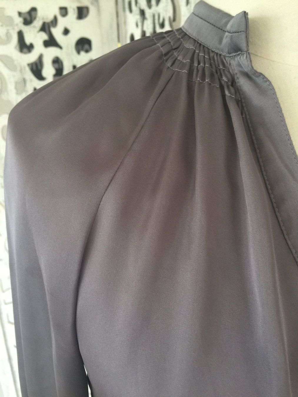 Zara Blusen: Zara Bluse Gr. XS Silbergrau – Gebraucht aus Kirchdorf AG von coco123 3