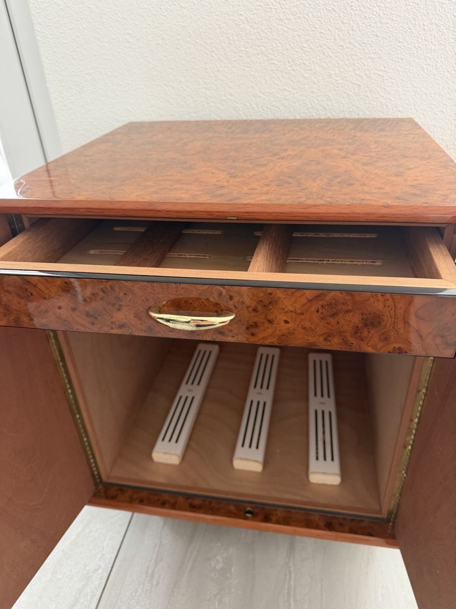 Humidor per sigari: Humidor, Wurzelholz, gross, Einzelanfertigung  – Nuovo (secondo la descrizione) da Safenwil venduto da Corahund 6