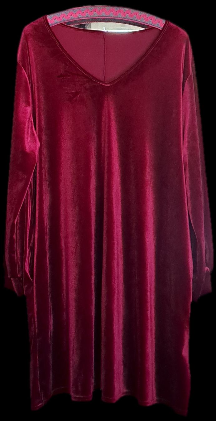 Robes: Robe / casaque en velours bordeaux taille 48 – D'occasion à Genève par Gribouilly