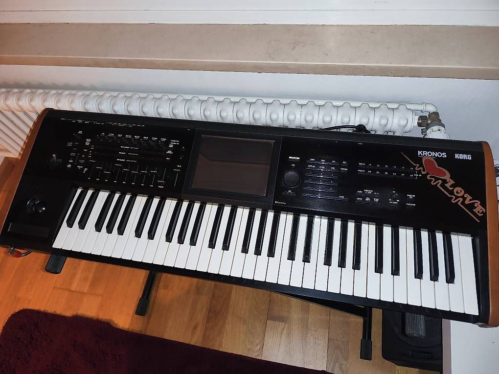 Musikinstrumente: Korg Kronos 2 61 – Gebraucht aus Liestal von sbi_jcx8