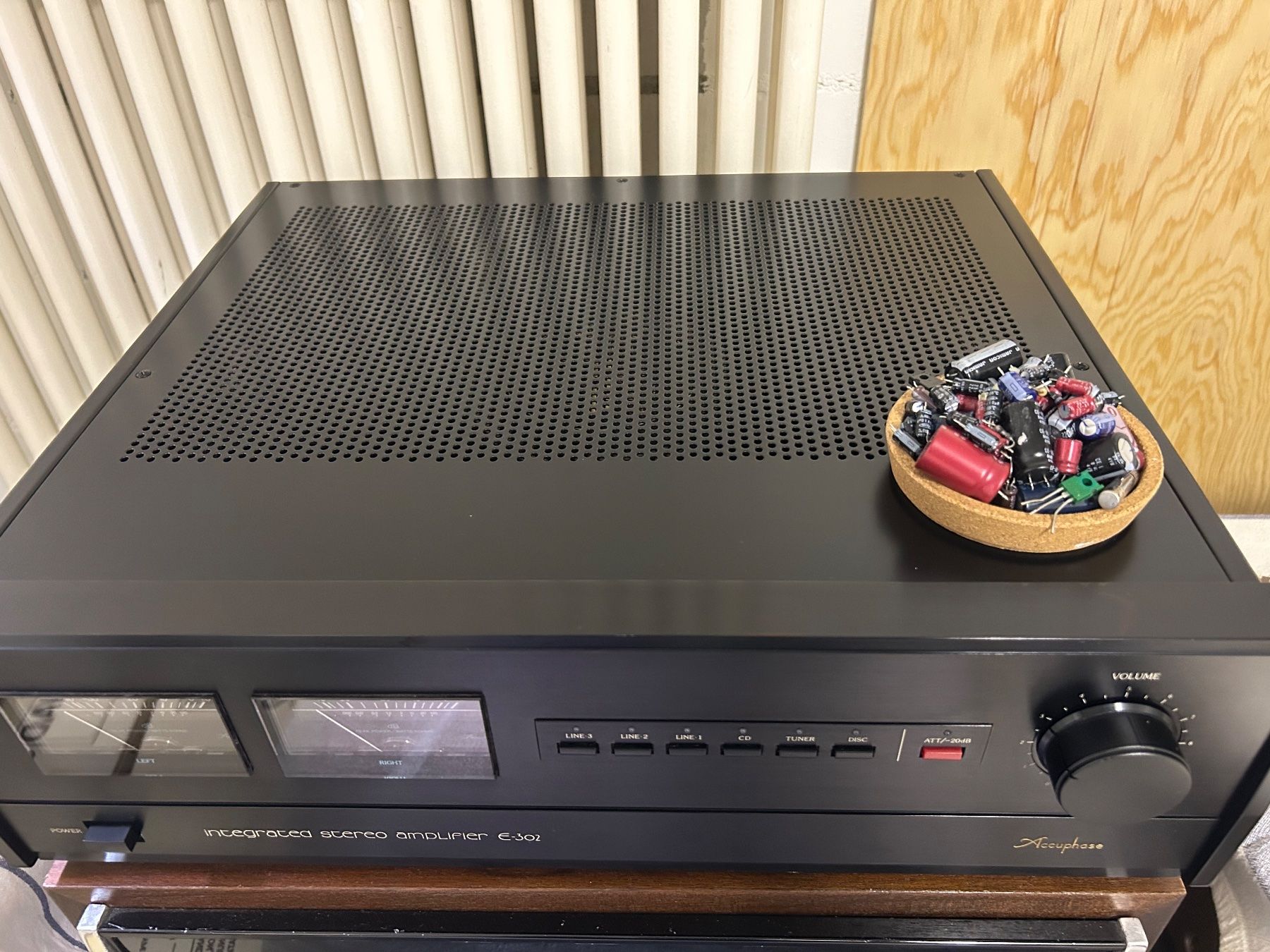 Accuphase Amplificatori: Accuphase E-302 – Fully Restored Integrated Amplifier – Usato da Baar venduto da AAT5