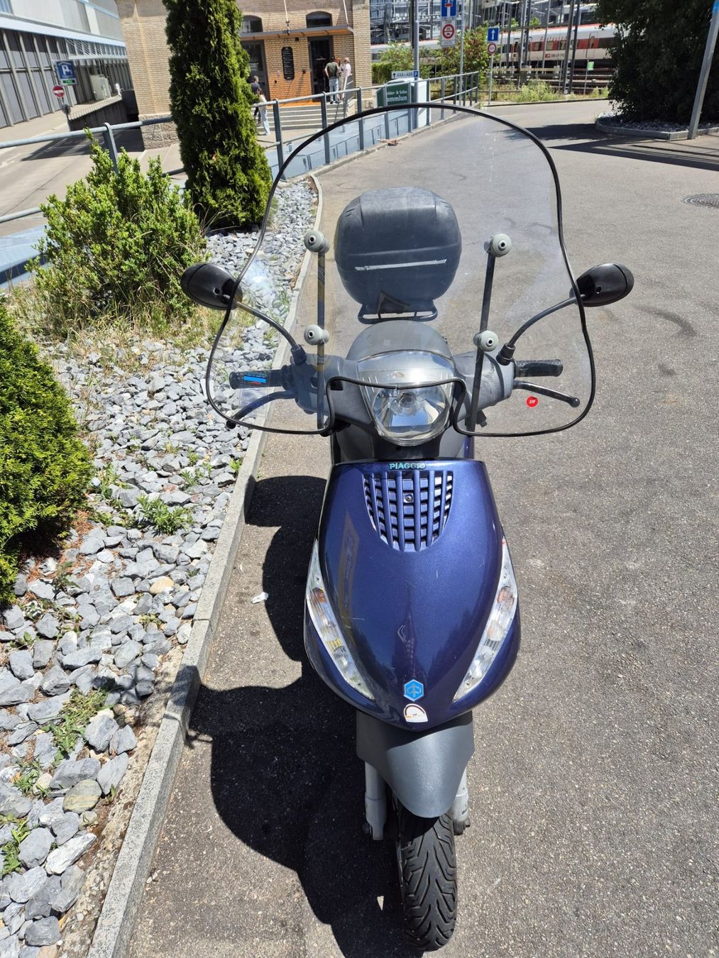 Piaggio Scooters: Kleinmotorrad Piaggio Zip 50 45km/h – Gebraucht aus Zürich von Zooroo 1