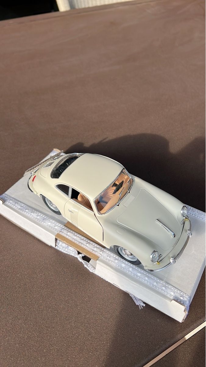 Porsche Modellautos: Classic Porsche Car Model Beige New  – Neu (gemäss Beschreibung) aus Luzern von TIsabel 1