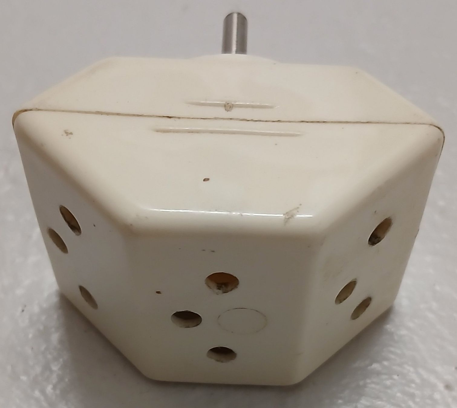 Spine: Mehrfachstecker 10/250 V weiss – Usato da Sissach venduto da mar_xc7r
