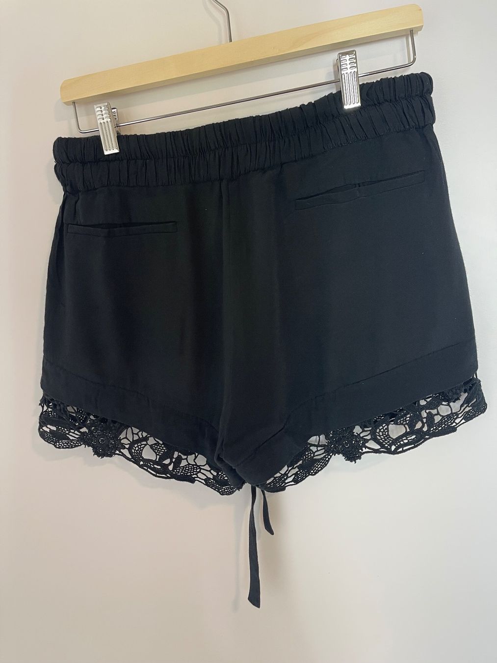 Iro Pantaloni: Schwarze Damen Shorts von IRO, Gr. 38 – Usato da Zizers venduto da sarah_1987 3