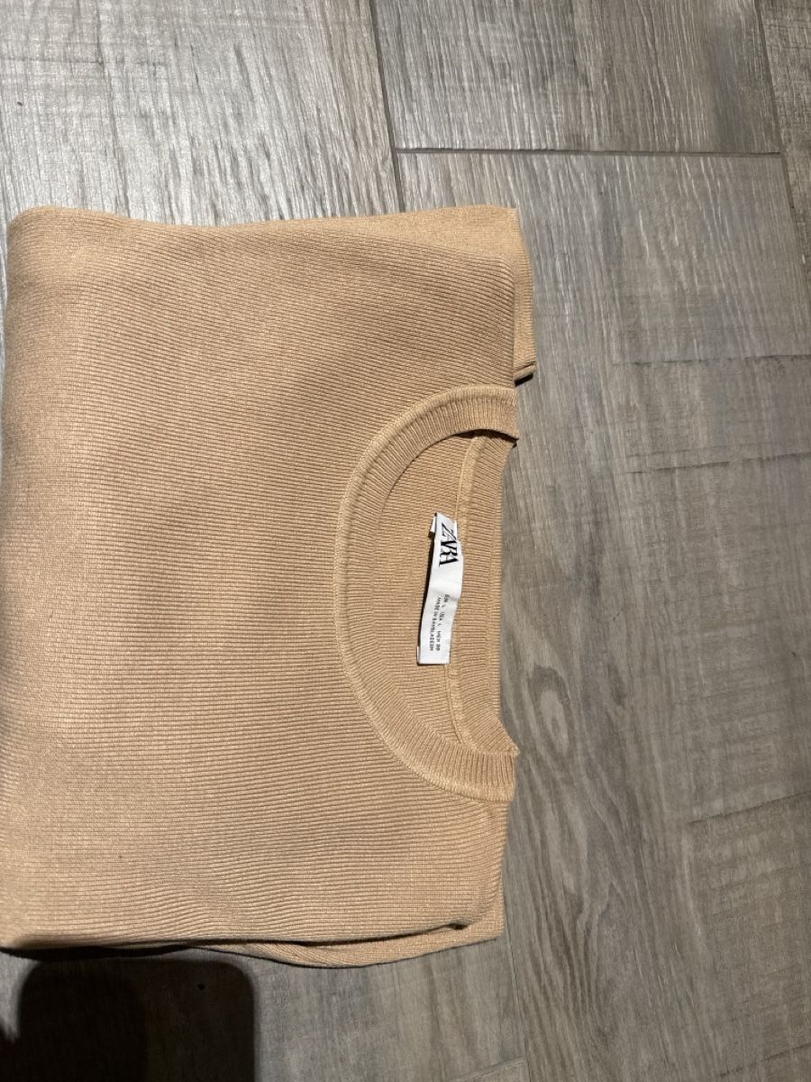 Zara Tops: Haut à manches longues  – D'occasion à Tramelan par mar_xrj7 2
