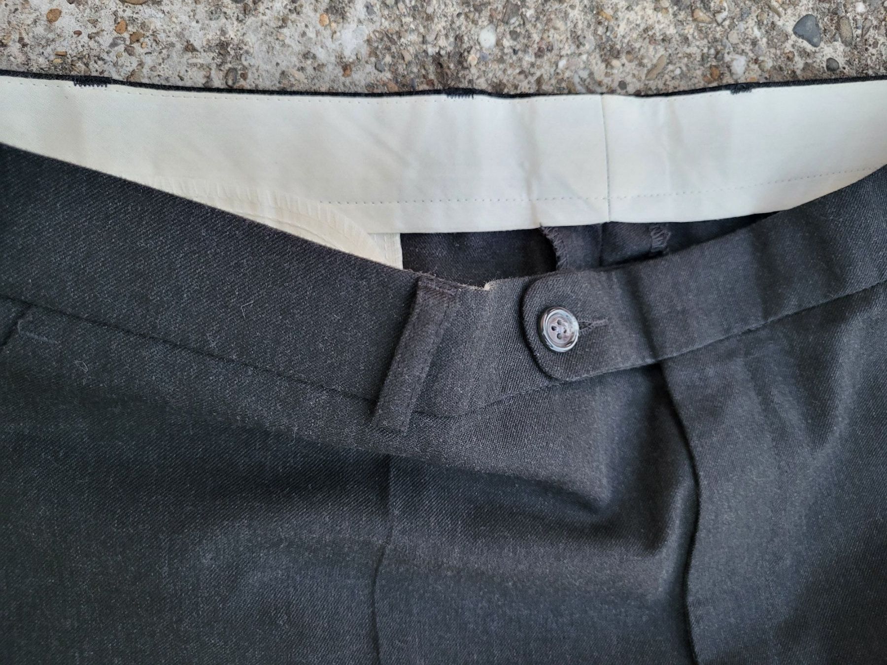 Pantaloni: Stoffhose mit Viskose – Usato da Dorf venduto da Mischa2010 3