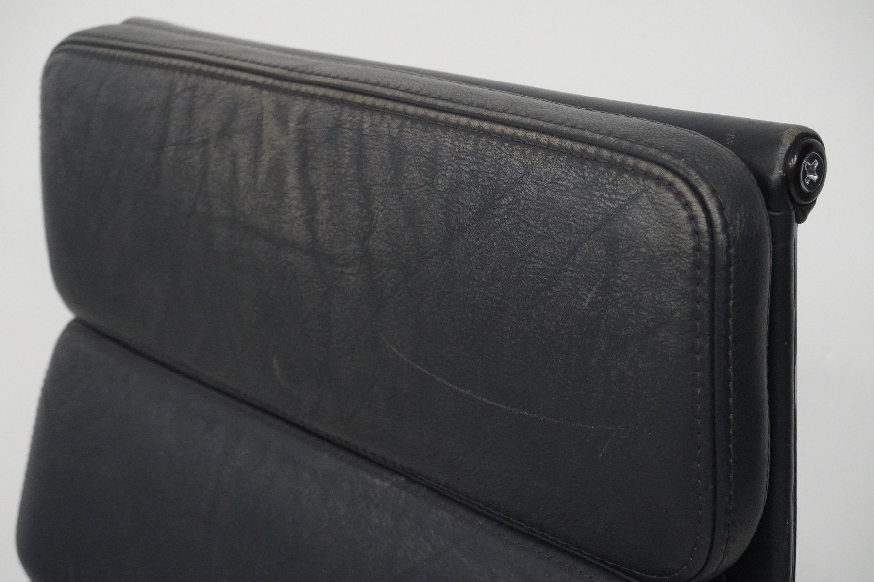 Vitra Sedie: Vitra Eames Soft Pad EA219 dunkelblau 1984 Designklassiker – Usato da Bad Zurzach venduto da QLASSIQ 7