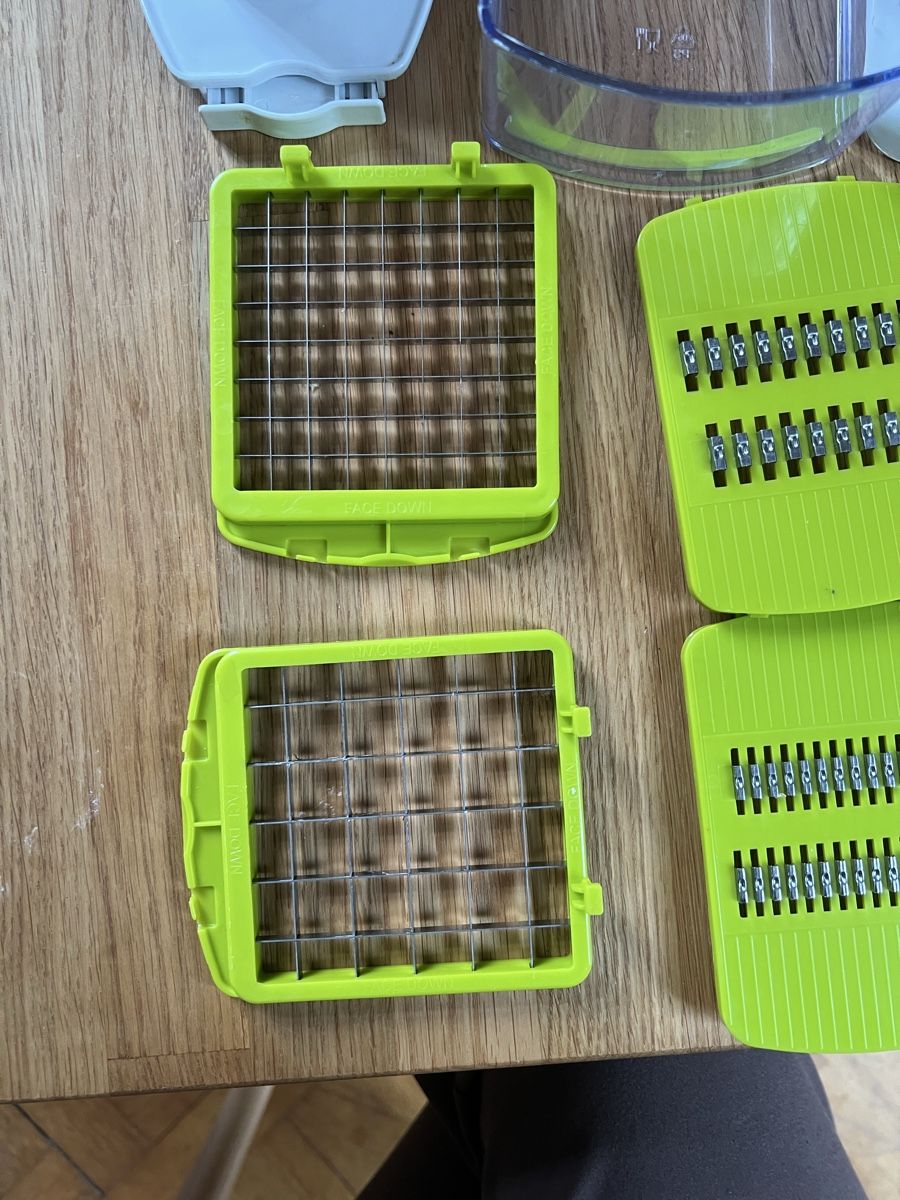 Küchengeräte: Gemüsehobel Set mit Auffangbehälter / Mandoline – Gebraucht aus St. Gallen von Allu90er 1