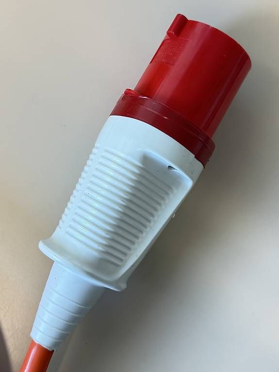 Spine: Starkstromstecker CEE 63A  5-polig (6h) – Usato da Langenthal venduto da Lt0
