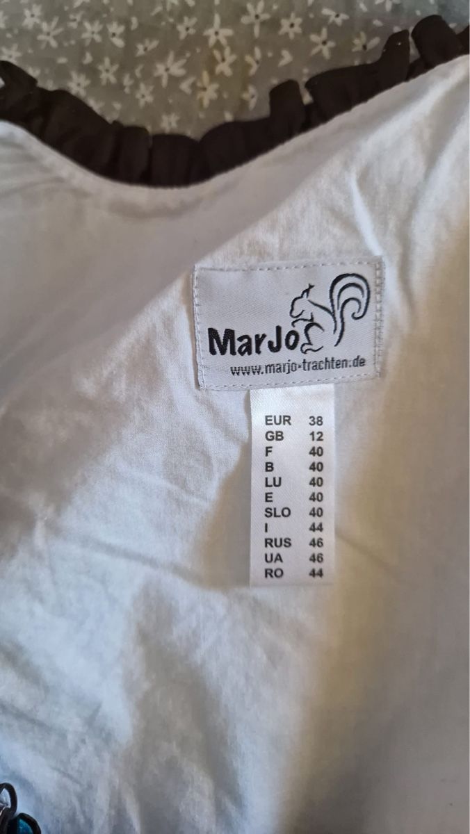 Robes: Dirndl zu verkaufen  – D'occasion à Waldstatt par dundeeshadow 7