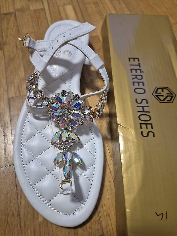 Scarpe da donna: Sandales blanche avec strass gr. 36 neuf – Usato da marly venduto da Leg_chipie21