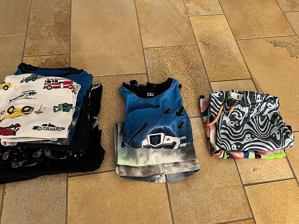 Lotti & Set di vestiti: Kinder Kleiderpaket Gr. 134/140  – Usato da Bäch SZ venduto da chrk