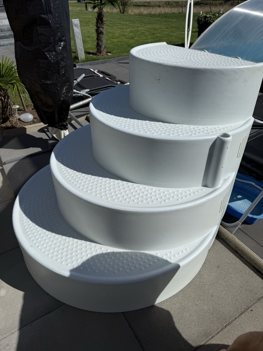 Scale: pooltreppe – Usato da Attiswil venduto da maialina