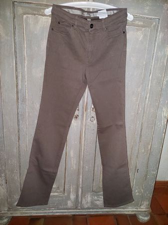 Armani Collezioni . J70 regular high straight braun 32