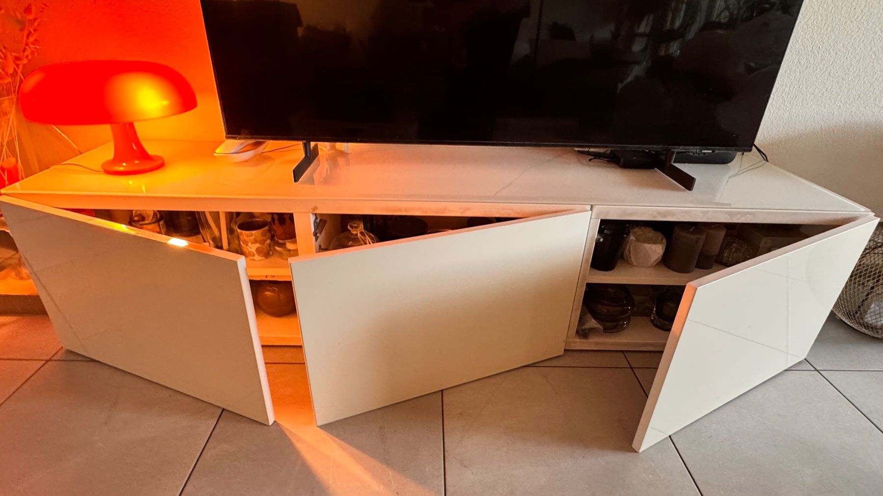 Ikea Mobili TV: IKEA Lowboard BESTA 180cm weiss mit Glasplatte – Usato da Baar venduto da 001loulou 5