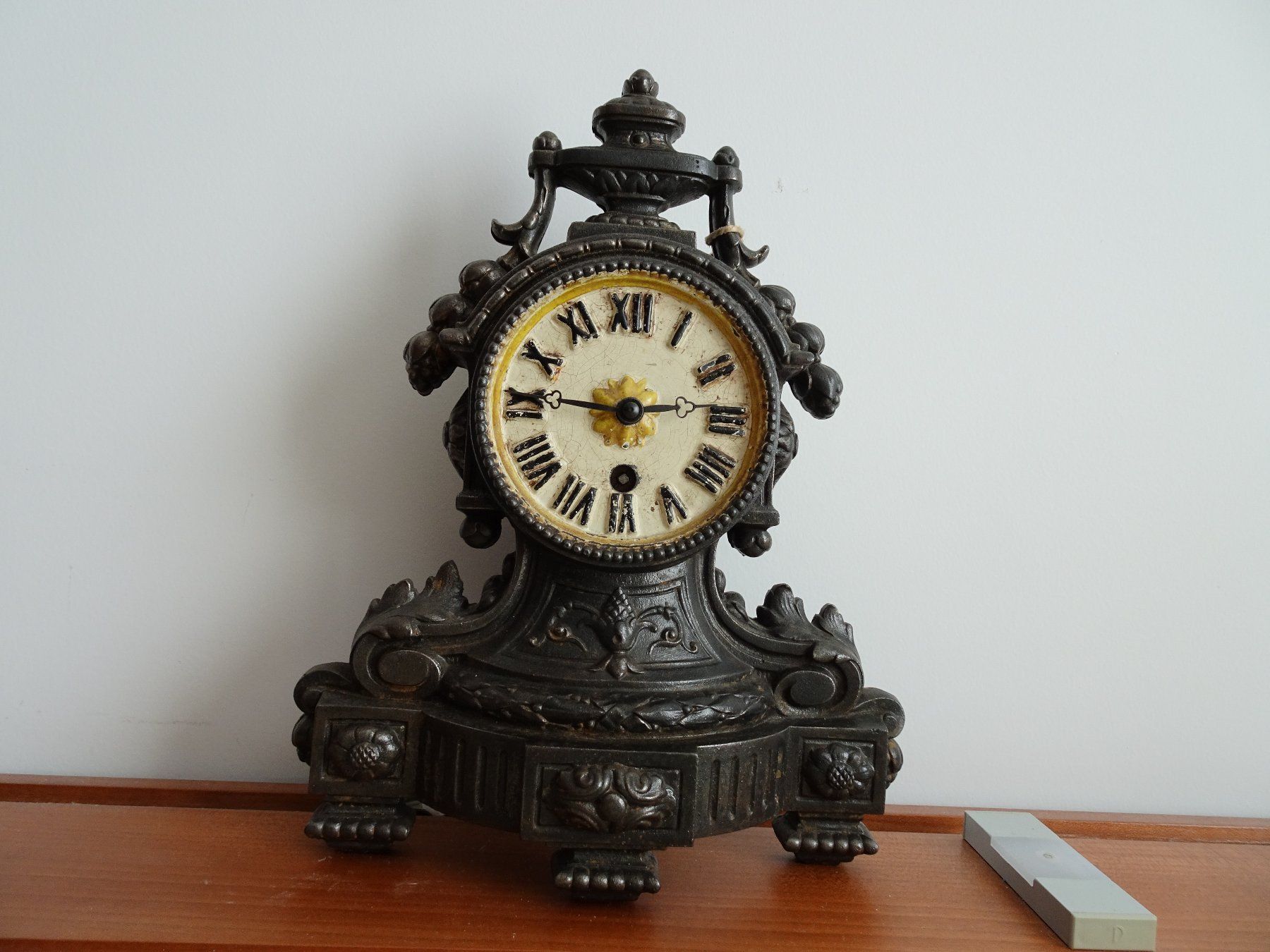 Orologi da terra & Orologi da parete: antike Guss-Eisen  - Cheminée - Uhr – Usato da Vitznau venduto da Mina60