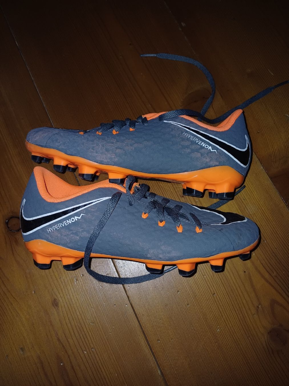 Nike Herrenschuhe: Fussballschuhe Nike Hypervenom Grösse 34 – Gebraucht aus Ramosch von Puzins