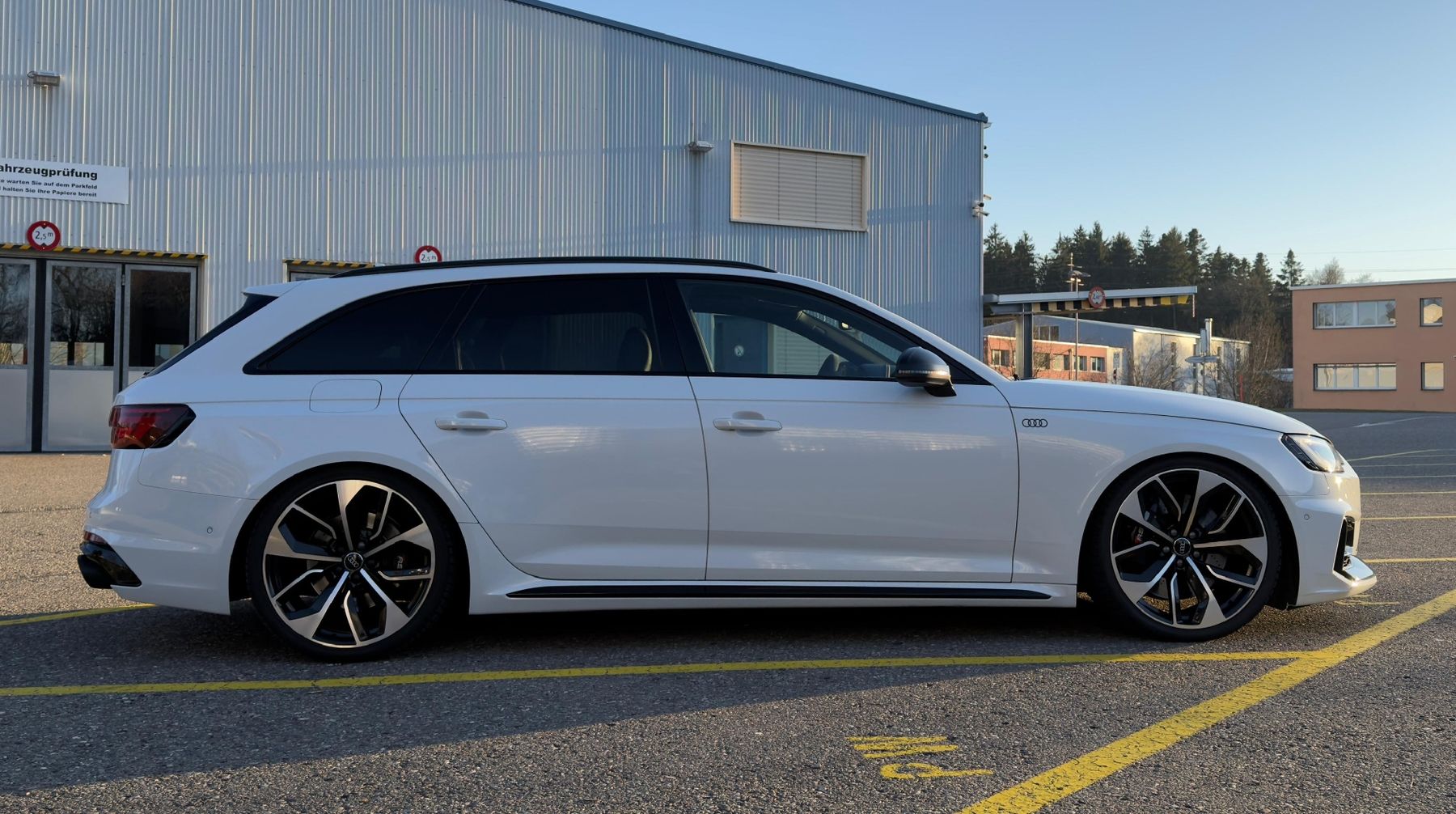 Audi Automobili: Audi RS4 B9 – Usato da Uetliburg SG venduto da oli_xfz8 1