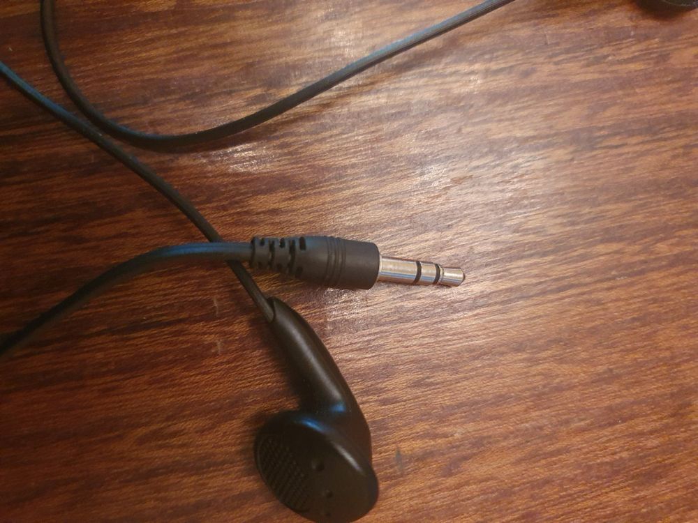 Samsung Kopfhörer: Écouteurs samsung noirs prise jack – Neu (gemäss Beschreibung) aus Versoix von aline_b 3