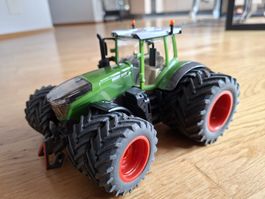 Traktor Modell Fendt 1042 grün mit Zwillingsbereifung