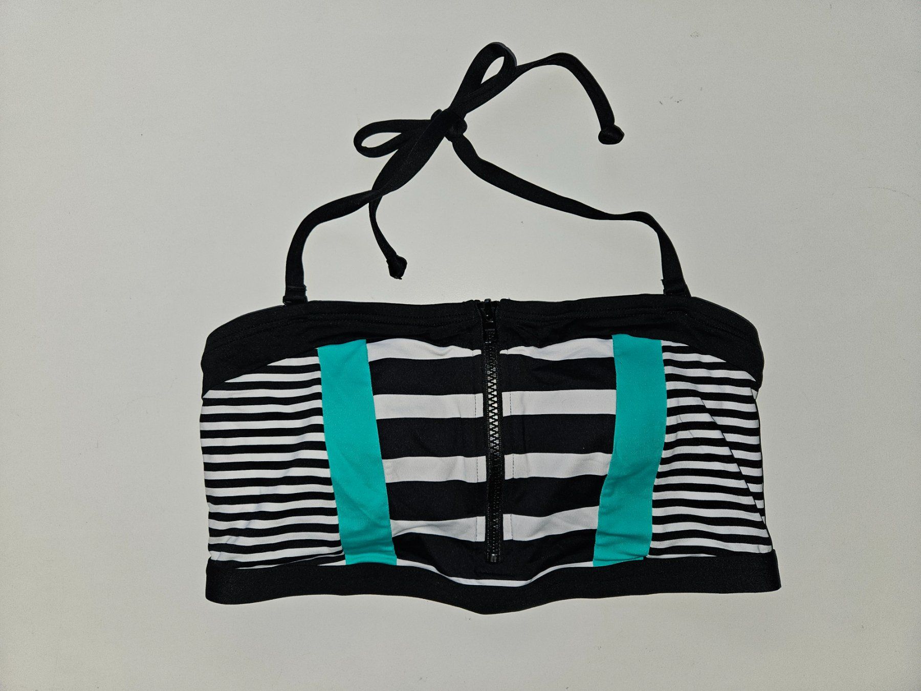 Badekleider & Bikinis: Bikinioberteil Gr.36 A/B – Gebraucht aus Schaffhausen von sabrina915