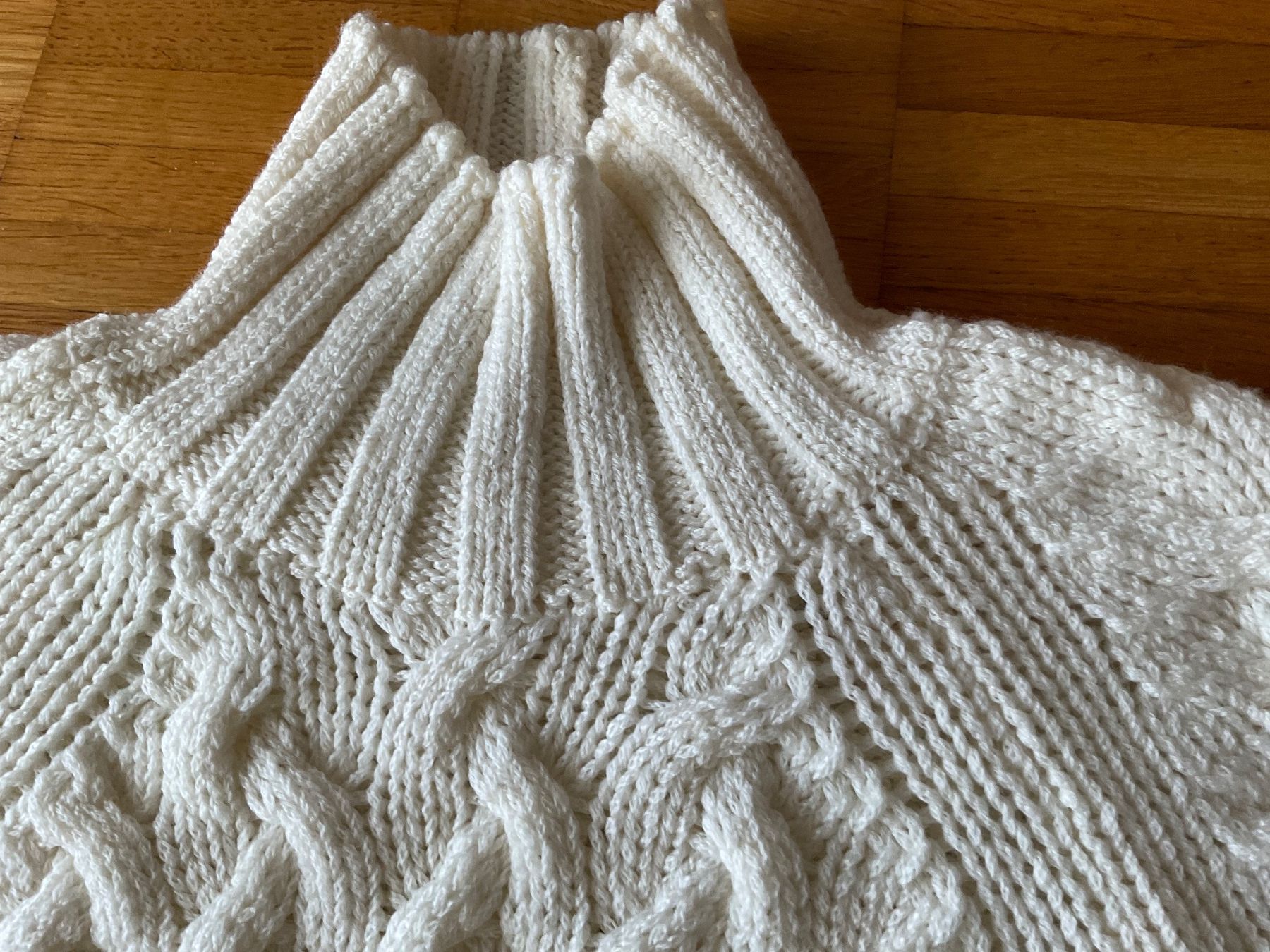 Maglioni & Felpe: RIANI  toller Pullover feine Merinowolle Gr.36 – Usato da Weiningen ZH venduto da moon-55 2