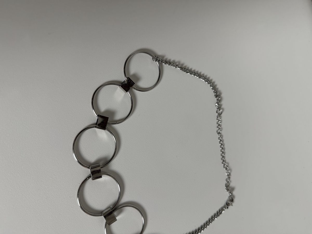 Ketten: Silver metal chain necklace with five interlocking rings – Gebraucht aus Knonau von Grapesvintage 2