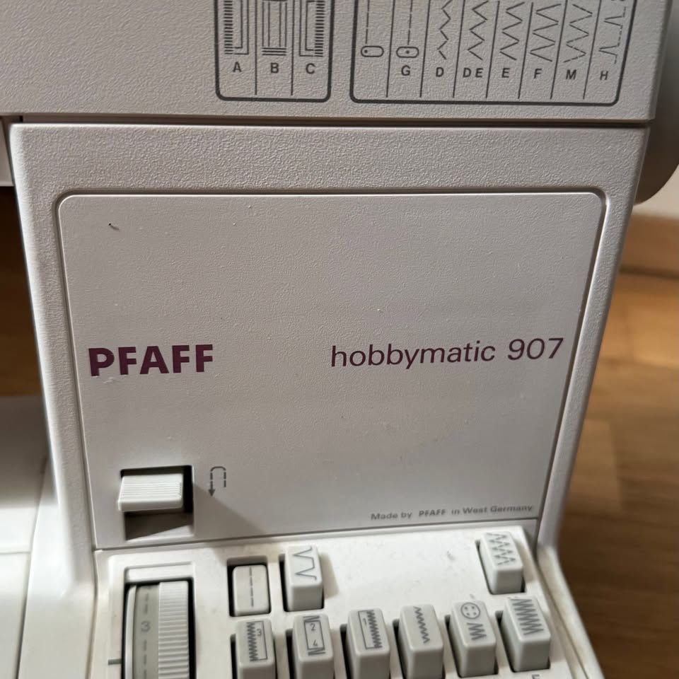 Pfaff Nähmaschinen: Nähmaschine  – Gebraucht aus Zürich von KONTAKT01