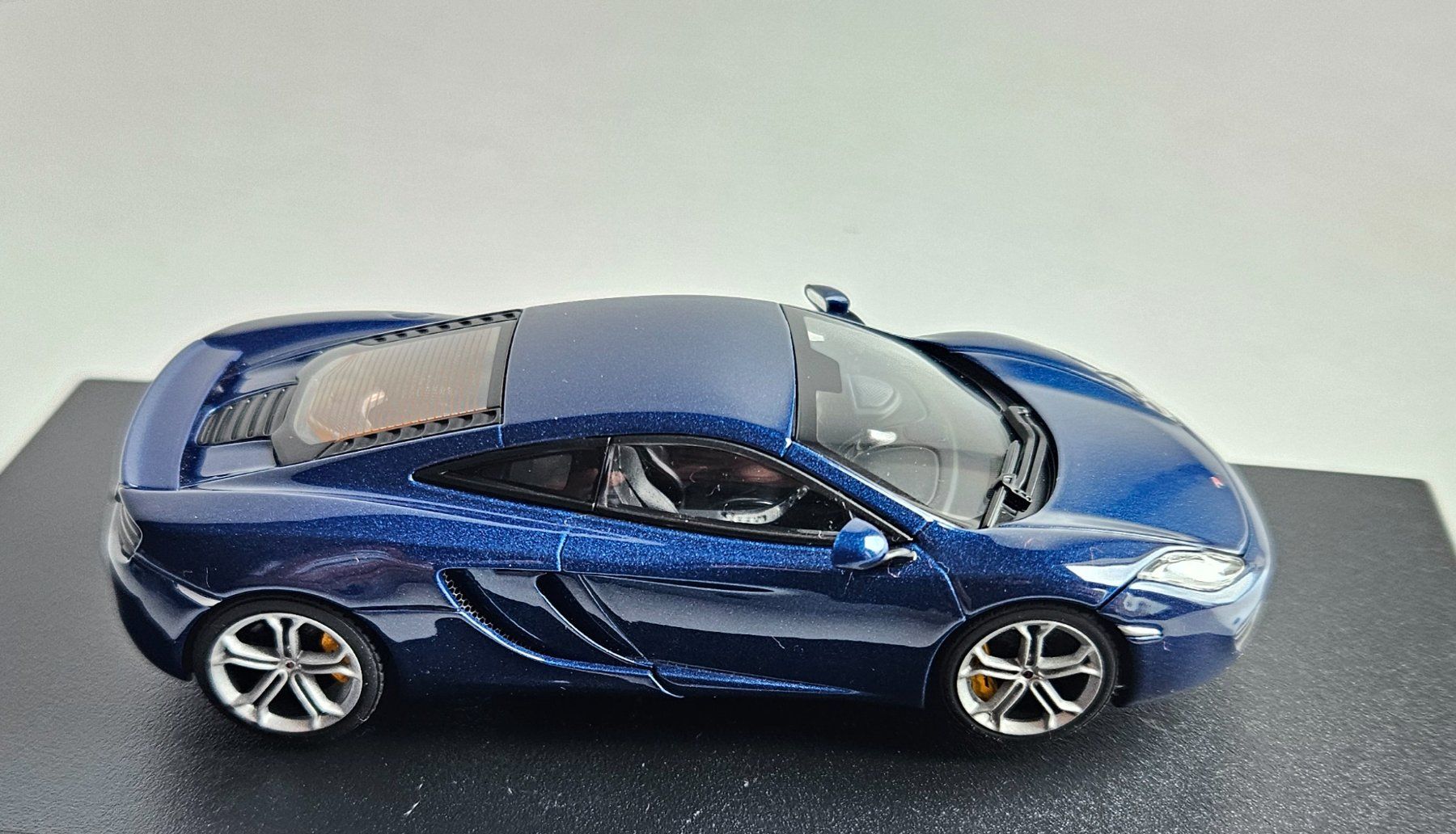 Autoart Modellautos: 1/43 McLaren 12C AutoArt – Neu und originalverpackt aus Goldach von P.X.A. 4