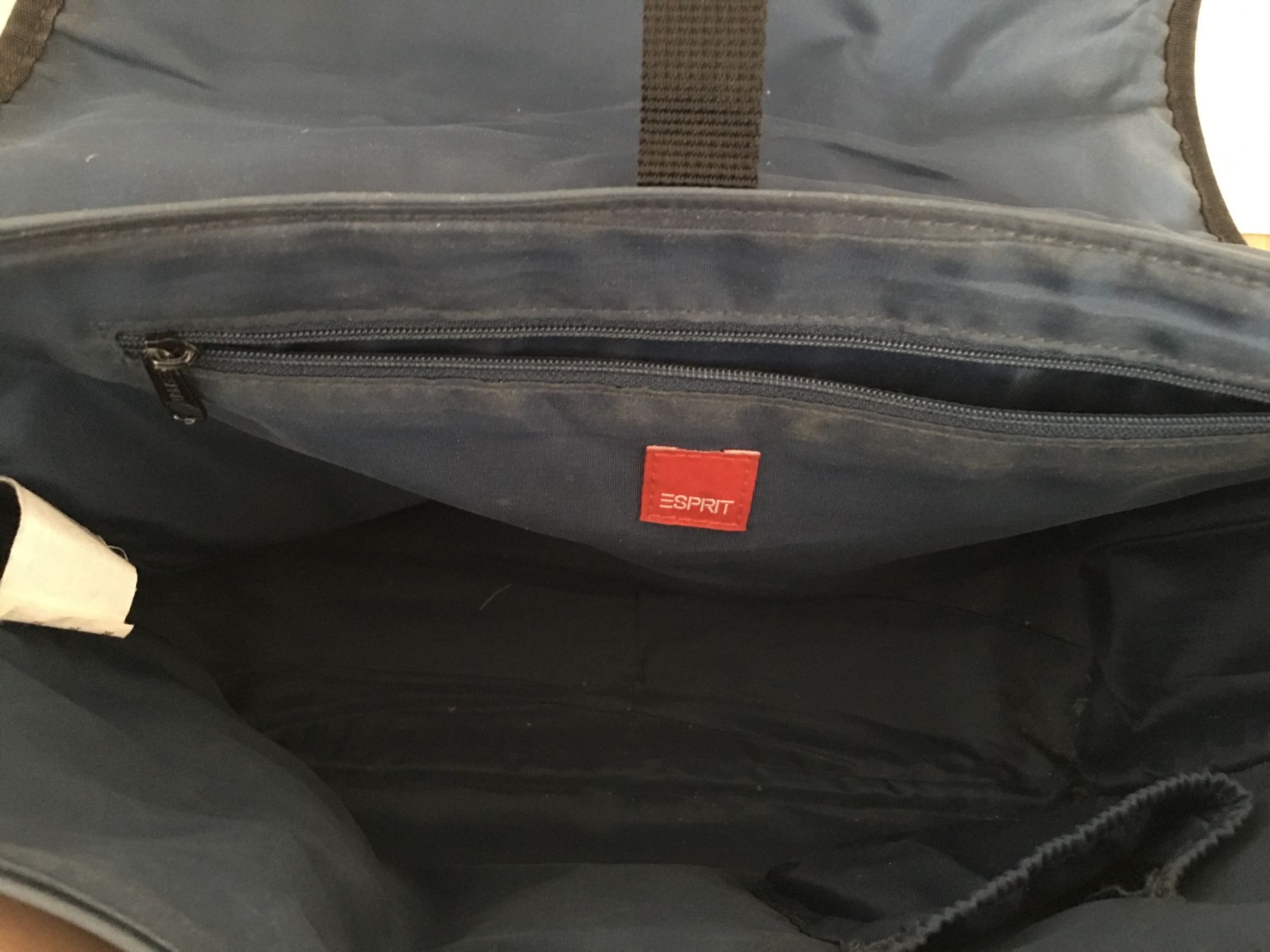 Esprit Sacs: Esprit Tasche 20x30 cm – Neuf (Voir description) à Suhr par mar_6lb7 3
