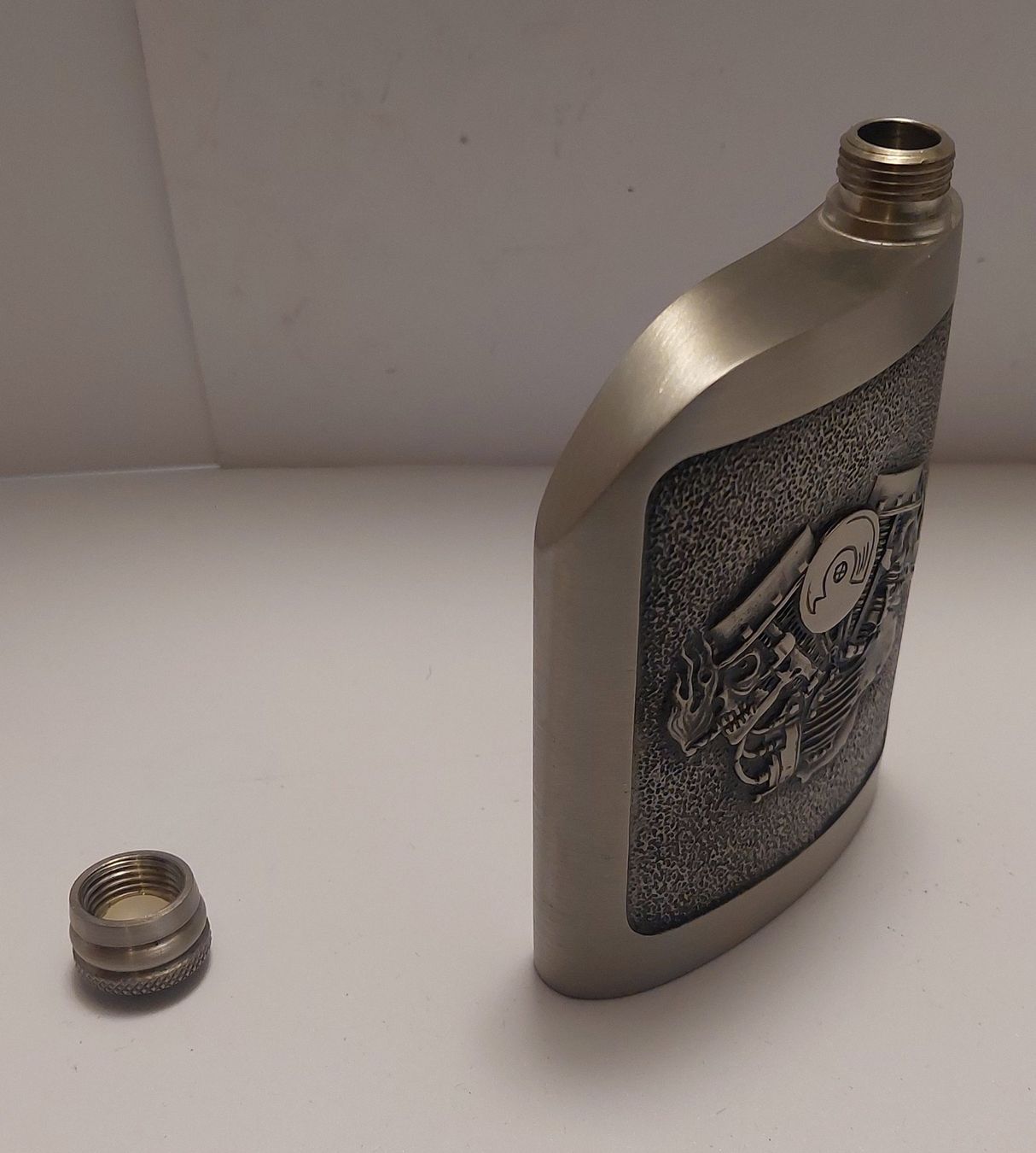 Altro: Flasque en étain, Harley Davidson motor – Usato da Chapelle-s-Moudon venduto da gerryp 2