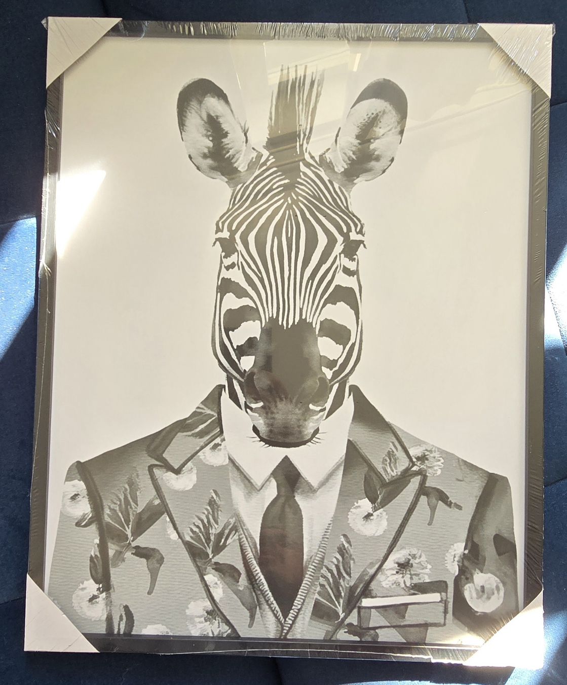 Poster & Bilder: 2x Ausdrucksstarkes Zebra Bild im Anzug - Ein echter Hinguck – Neu und originalverpackt aus Reiden von Gan-Dra 1