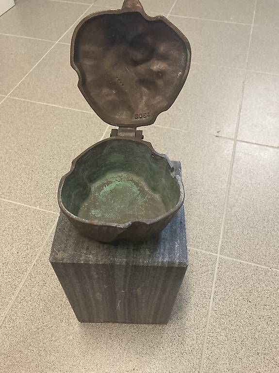Pierres & tuiles: Weihwasser Behälter auf Granitblock – D'occasion à Staad SG par gab_7dr9 3