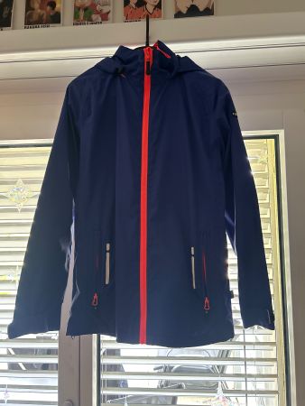 Leichte Regenjacke