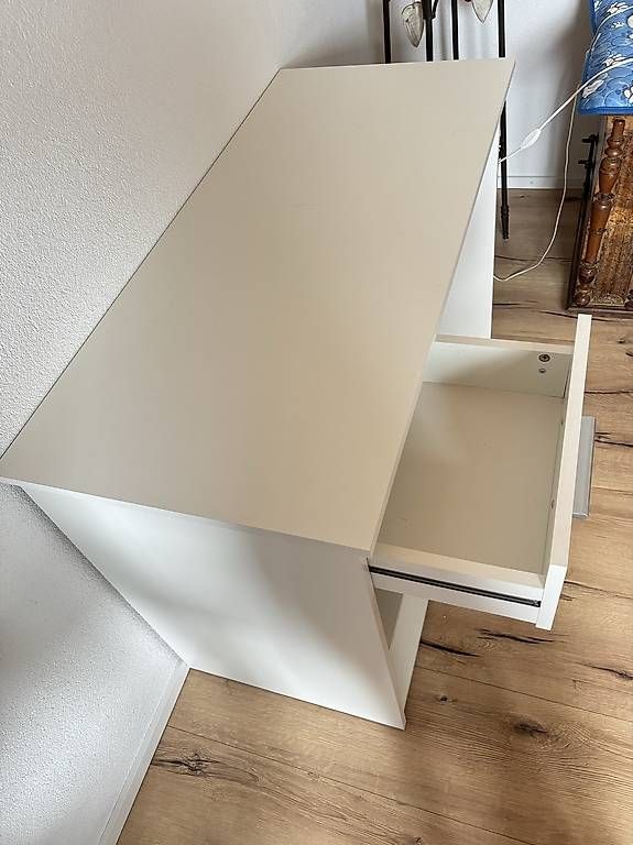 Schreibtische: Bureau enfant  – Gebraucht aus St-Aubin FR von Schinz 1