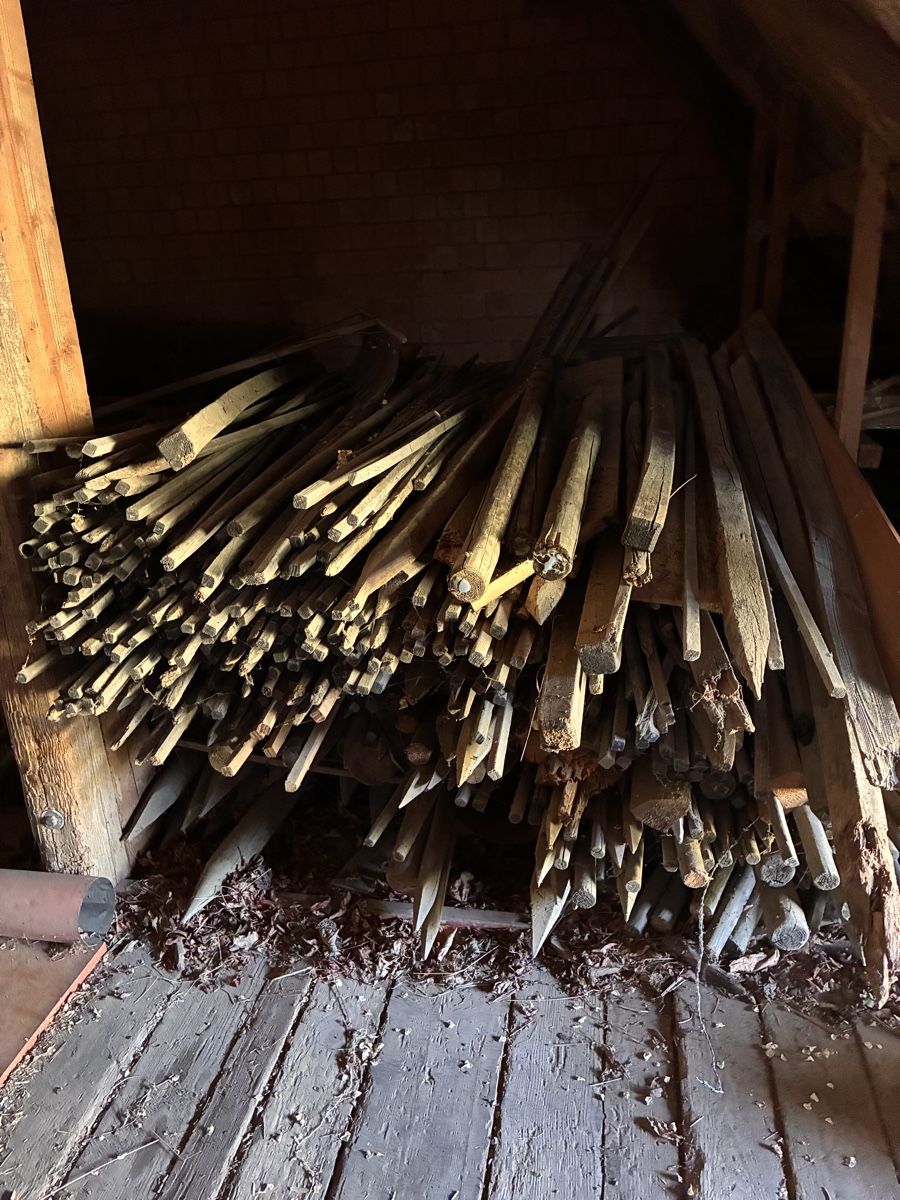 Clôtures: Holzpfosten – D'occasion à Wettingen par MelchiBalthaKasp