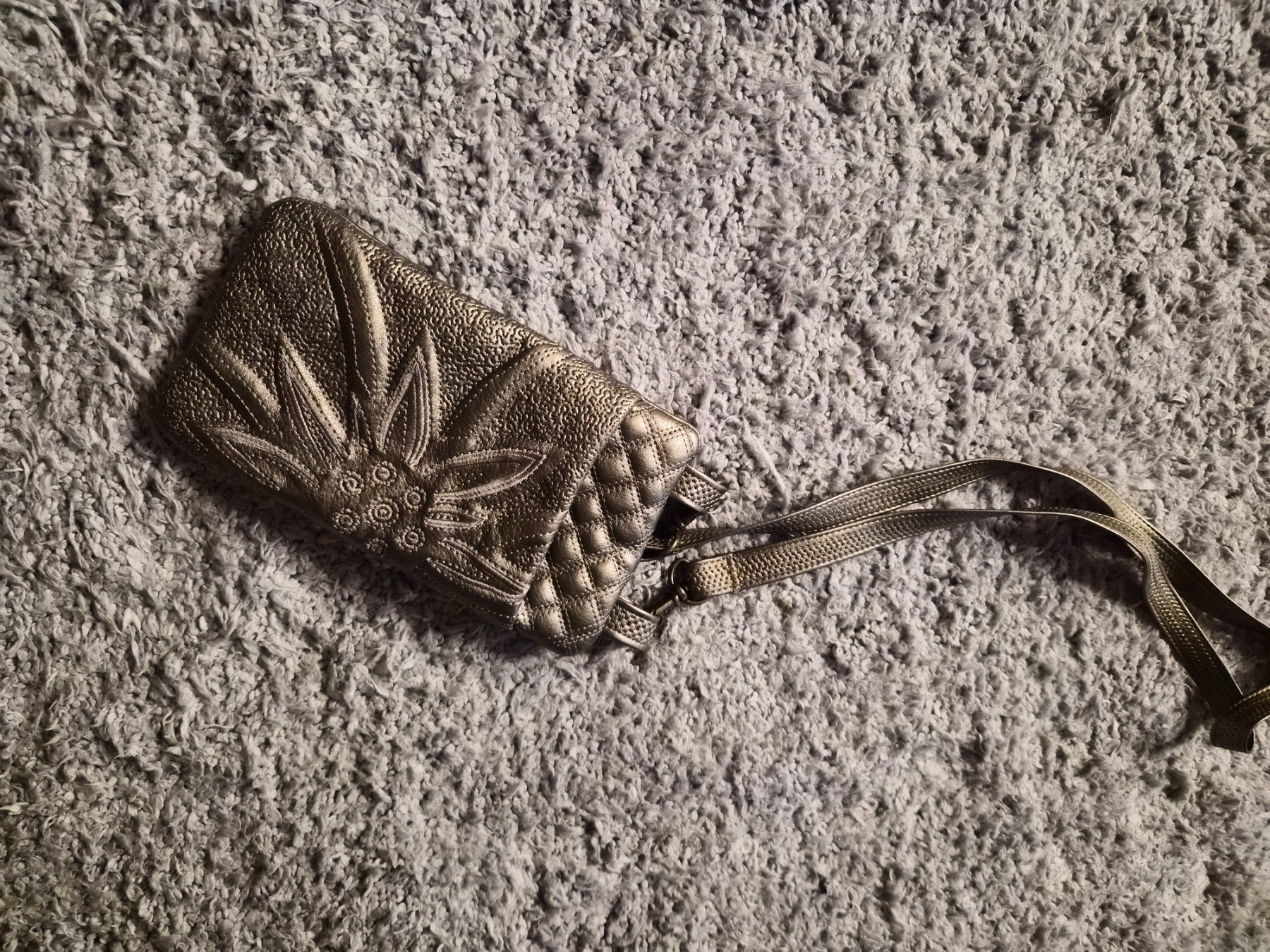 Borse da donna: Handy Umhängetasche goldfarbe – Nuovo (secondo la descrizione) da Mellingen venduto da ReLoveit