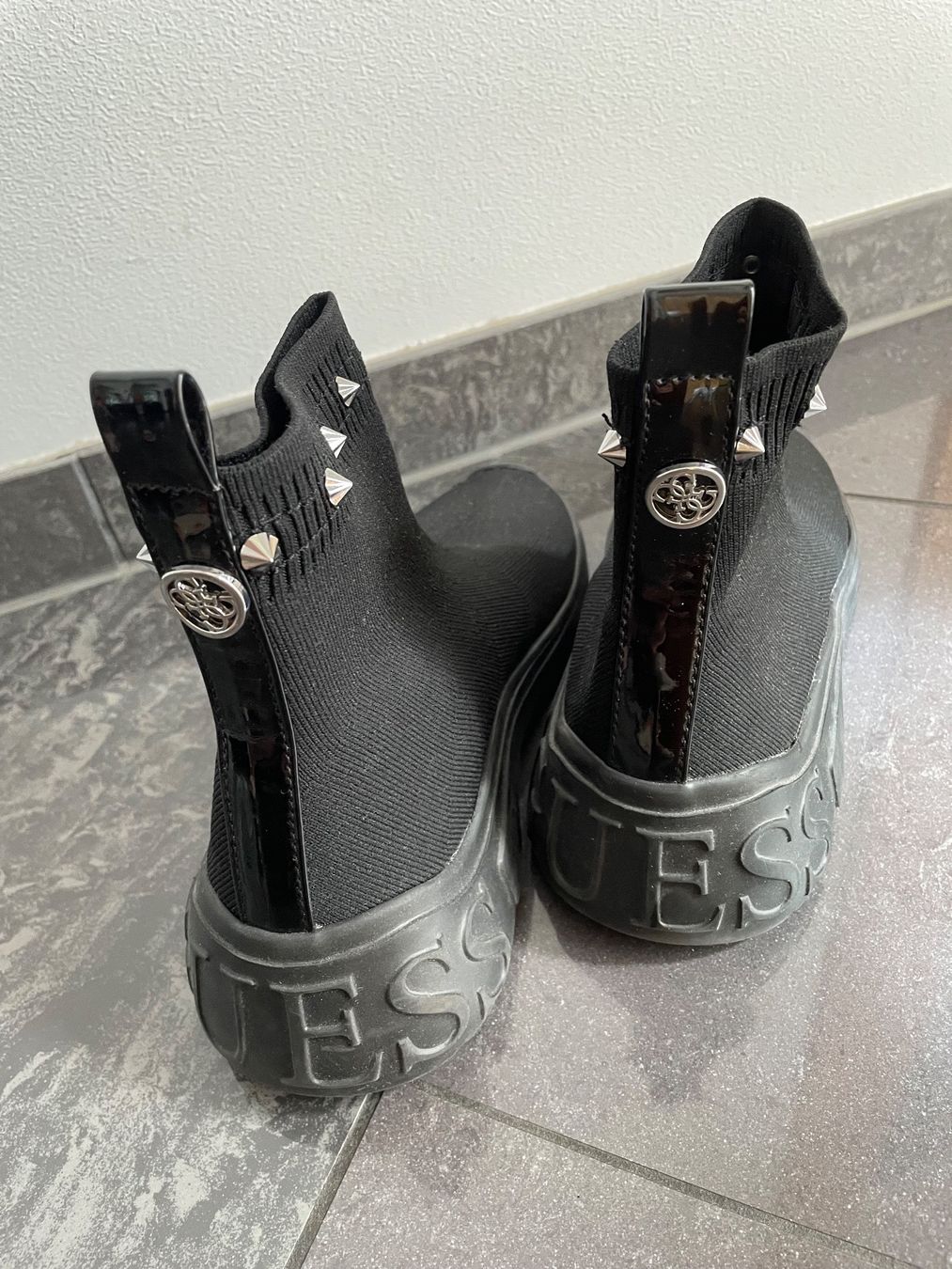 Guess Scarpe da donna: Guess Sockensneaker – Usato da Rorschach venduto da elvi20 3