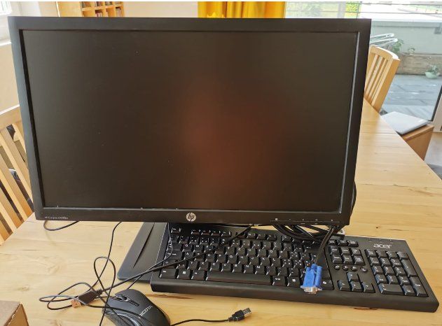 Monitor: PC Bildschirm + Tastatur und Maus – Usato da Maienfeld venduto da Tino022