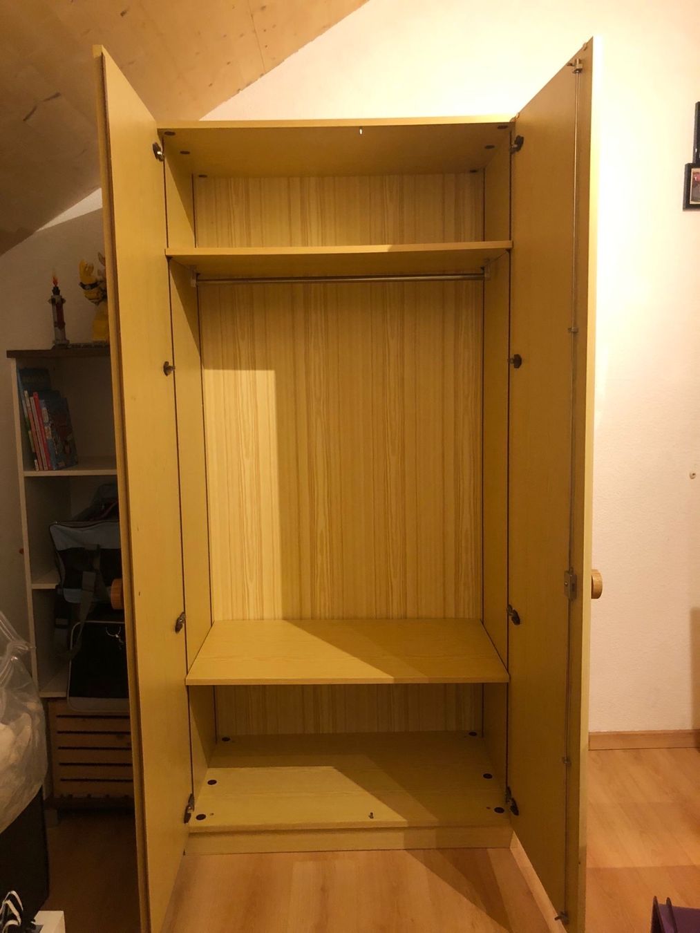 Armadi: Kleiderschrank – Usato da Hausen AG venduto da cor_xlm5 1