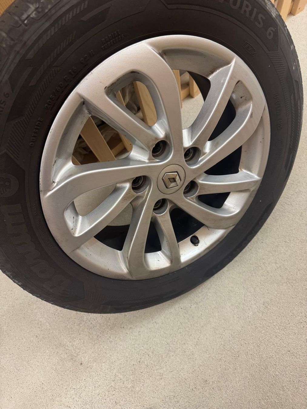 Renault Pneumatici & Ruote complete: 4 x Renault Scenic DCI Räder – Usato da Menziken venduto da lad_7p5c 3