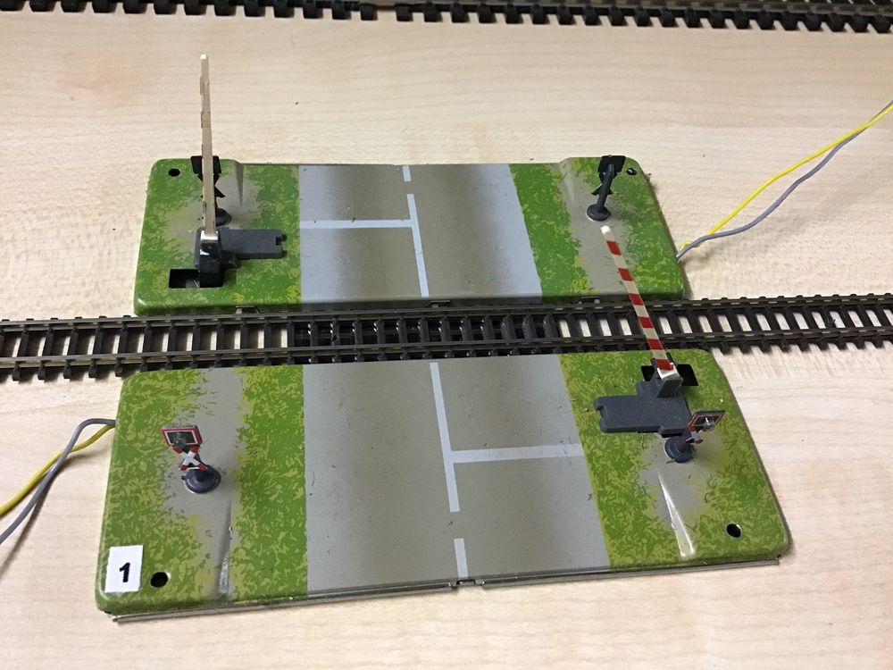 Märklin Mini Club Bahnübergang Elektrisch Licht Spur Z 8992 (Neu