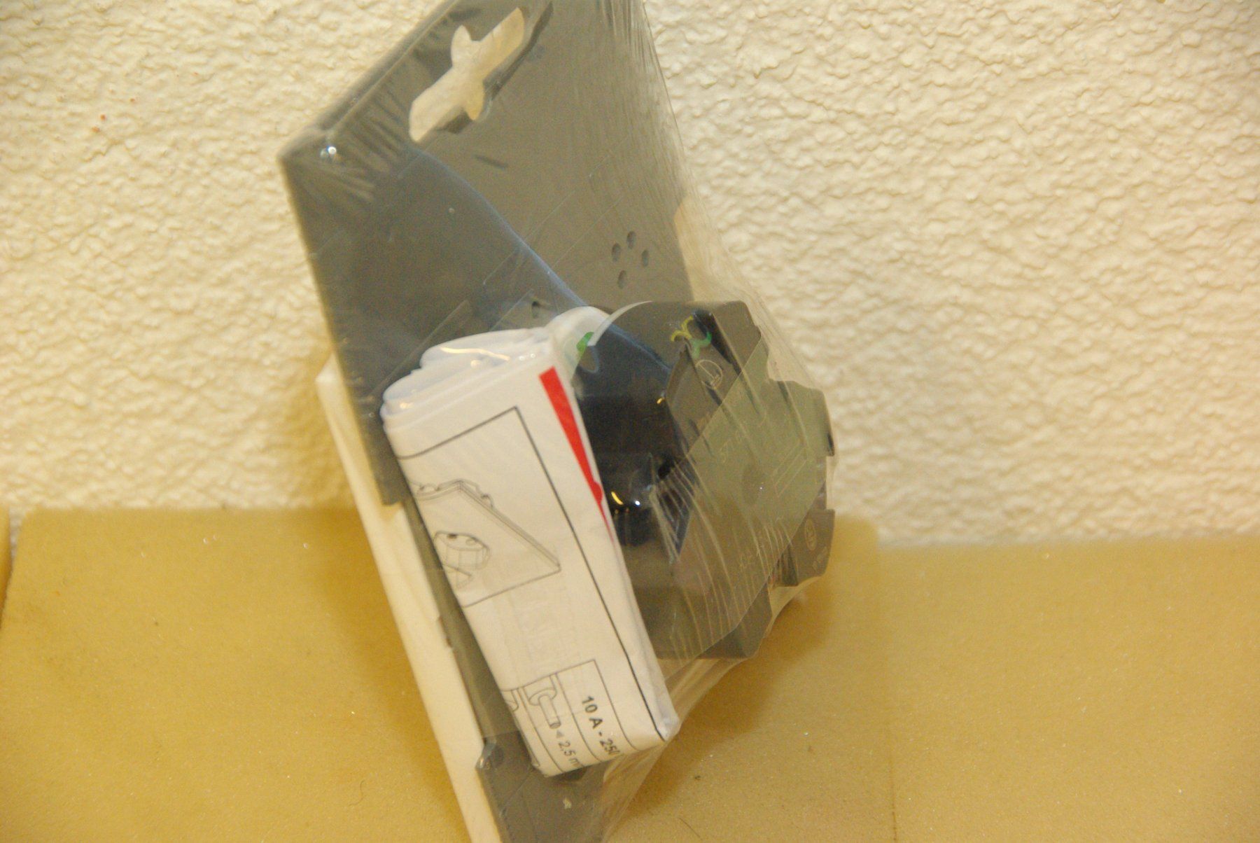 Legrand Stecker: Legrand Arteor UP-Steckdose 3xTyp13, weiss – Neu und originalverpackt aus Herisau von Cevianer1844 4