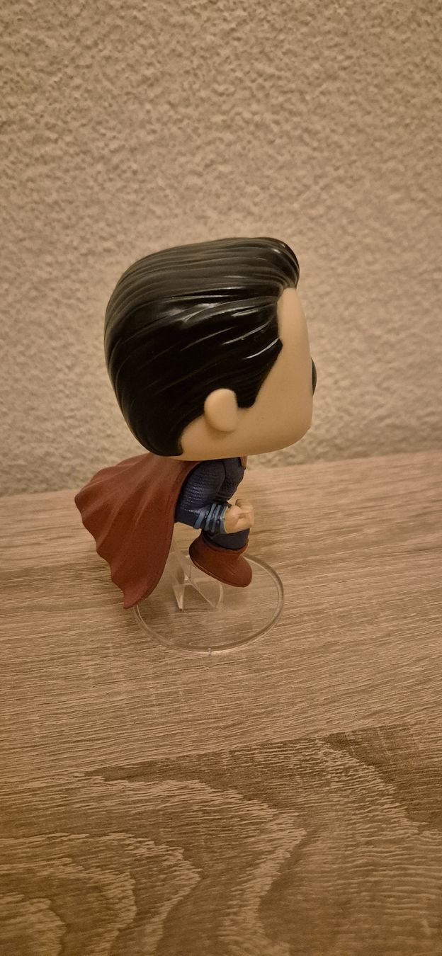 Funko Statuette: Funko Pop Superman - Édition Limitée - État Impeccable! – Usato da Genève venduto da Bayoushi 1