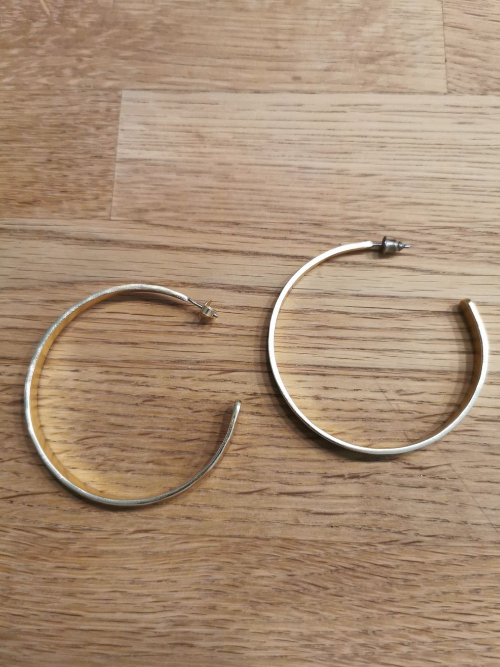 Orecchini pendenti & Orecchini a lobo: Goldene Creolen Statement Ohrringe, modern & elegant – Usato da Gunzgen venduto da 0Aurin0