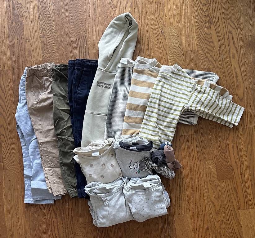 Ensembles coordonnés: Kleiderpaket Gr. 104 – D'occasion à Ottenbach par BOL